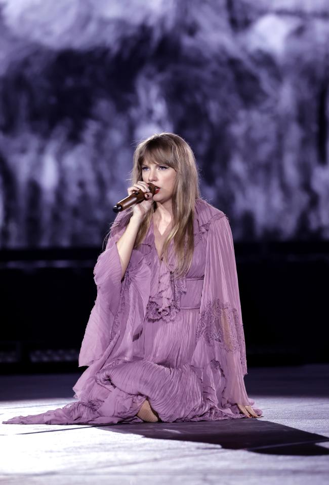 Swift inicio su Eras Tour en el State Farm Stadium en Glendale Arizona el viernes por la noche