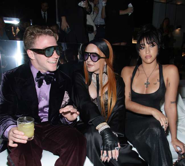 Rocco de 22 anos con su madre Madonna y su hermana Lourdes Leon en un desfile de modas de Tom Ford
