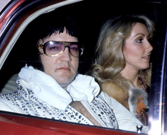 Thompson salio con el padre de Lisa Marie Elvis Presley de 1972 a 1976