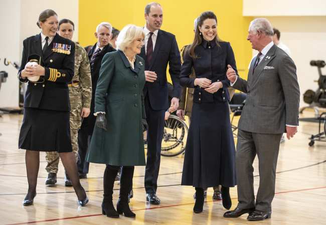              El rey Carlos III la reina consorte Camilla el principe William y Kate Middleton se saltaron las festividades a pesar de recibir una invitacion de Harry y Markle            