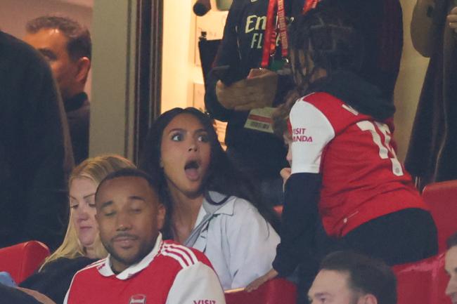 La estrella de Kardashians estaba en Londres llevando a su hijo Saint a un partido de futbol