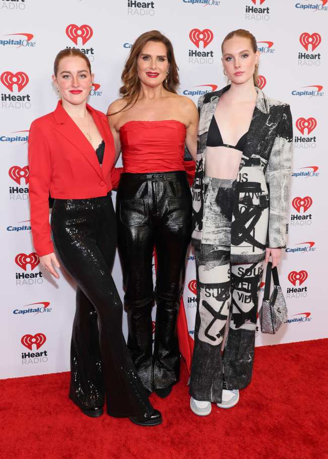 La modelo coordino con sus hijas el iHeartRadio Jingle Ball de Z100 en diciembre