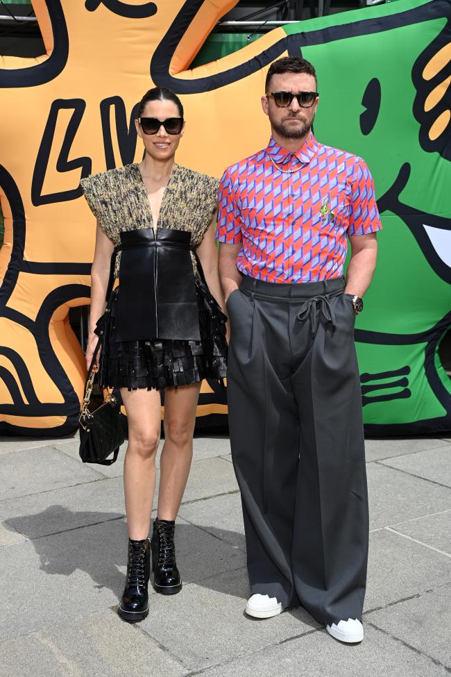 El cantante poso con su esposa Jessica Biel en el desfile de la Semana de la Moda de Paris de Louis Vuitton el verano pasado