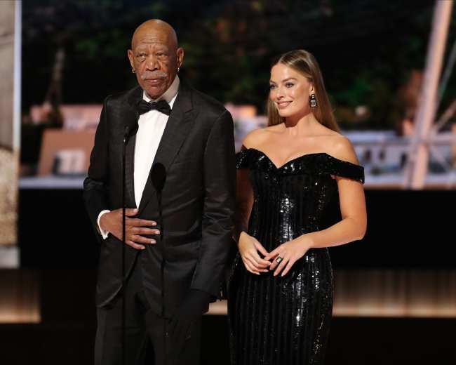 Morgan Freeman sorprendio a los fanaticos al presentarse calvo en los Oscar