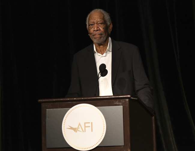 Freeman estuvo en la entrega de premios para celebrar el centenario de Warner Bros