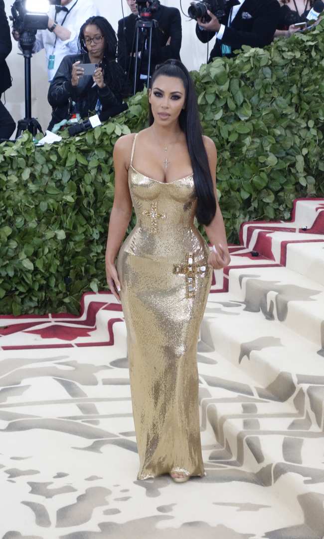              Kardashian revelo previamente que North solicito usar este look de cota de malla de Versace en el futuro            