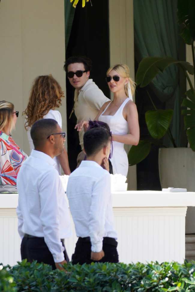              Nicola Peltz y Brooklyn Beckham disfrutaron de una lujosa boda de tres dias el pasado abril en la finca de su familia en Palm Beach Florida            