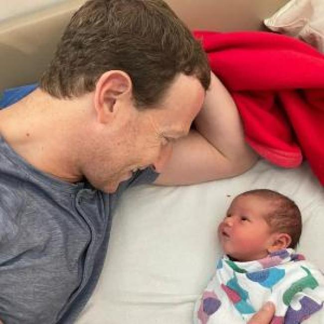Mark Zuckerberg presenta a su hija Aurelia