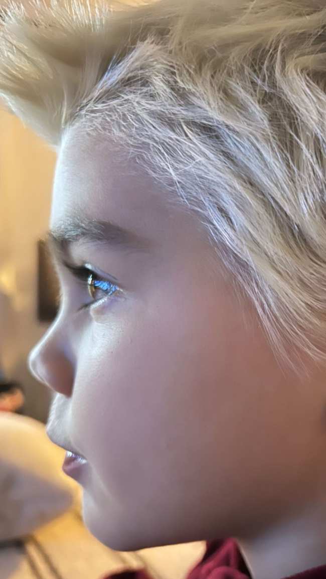              Disick tambien publico un perfil lateral del nuevo peinado de su hijo de 8 anos            