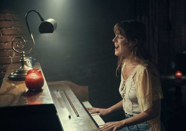              Keough interpreta a Daisy Jones en el programa Prime Video            