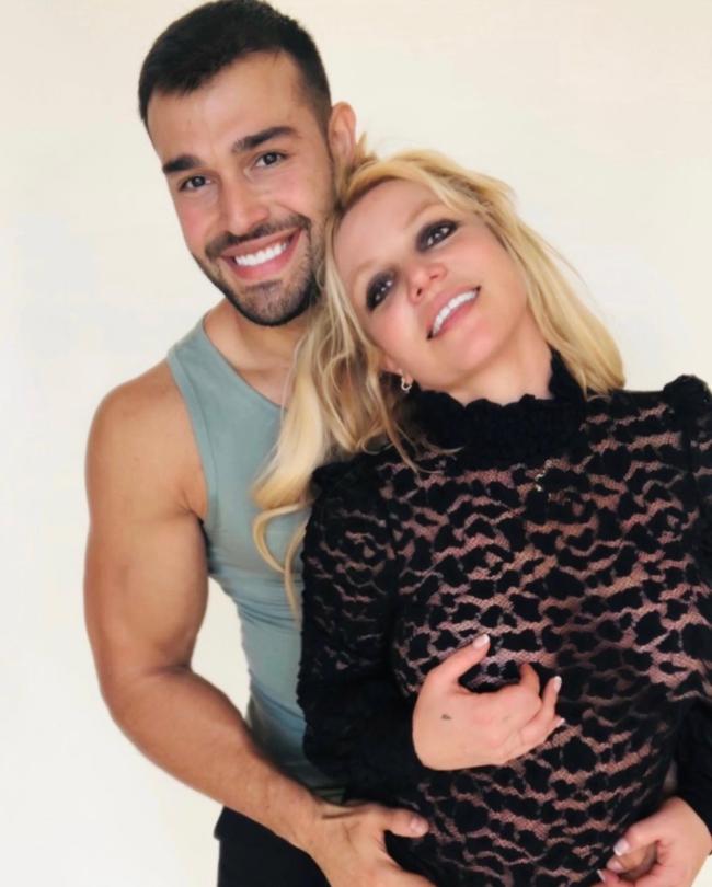 Sam Asghari sigue felizmente casado con Britney Spears segun confirma su representante a Page Six en exclusiva