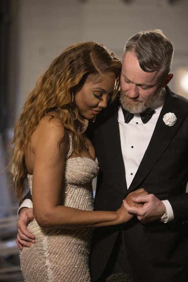 Robinson le propuso matrimonio a la cantante durante el episodio final de Queens Court