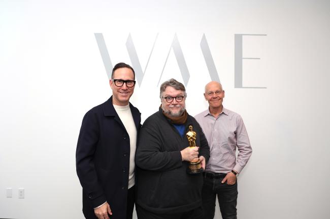 Guillermo del Toro celebro su victoria en el Oscar en WME