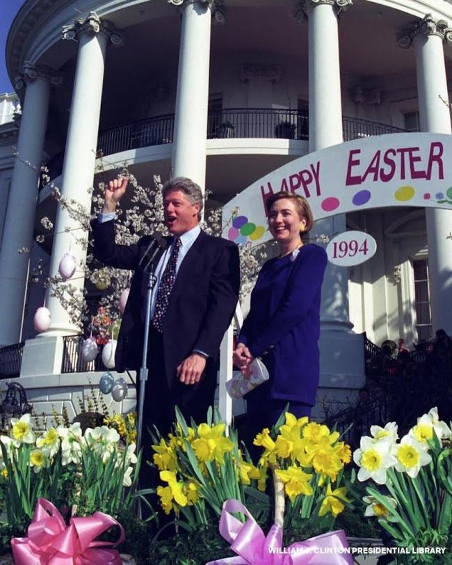 Hillary publico una foto de Pascua en la Casa Blanca en 1994