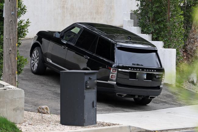 Uno de los autos de Kylie Jenner fue visto llegando a la casa de Timothee Chalamet