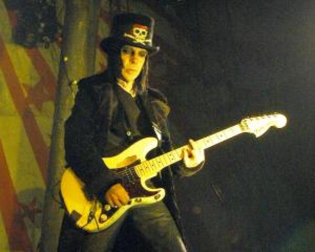 El guitarrista y cofundador de Motley Crue Mick Mars presento una demanda contra la banda el jueves citando al grupo