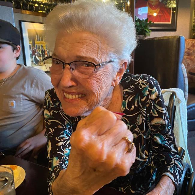 Esther estaba a solo unas pocas semanas de cumplir 97 segun la publicacion de Instagram de Caitlyn