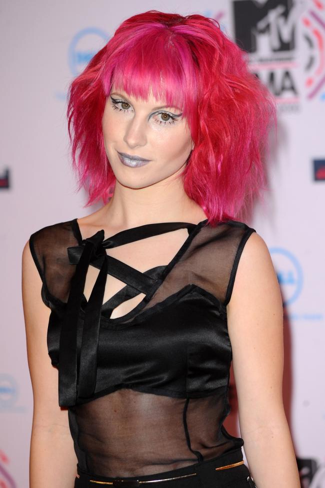 Williams se veia bonita y punk de rosa en los MTV Europe Music Awards de 2010