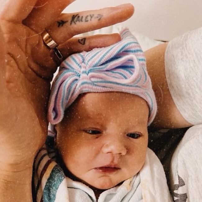 La alumna de Big Bang Theory anuncio el nacimiento de su hija en Instagram con un conmovedor mensaje