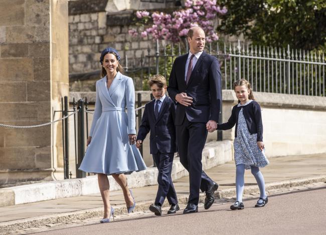 Kate y William fotografiados con sus hijos el principe George y la princesa Charlotte en 2022