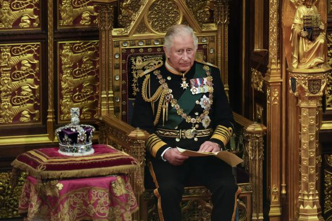 El rey Carlos fotografiado aqui en la apertura estatal del parlamento en mayo de 2022 en lugar de la reina Isabel sera coronado en la Abadia de Westminster el 6 de mayo