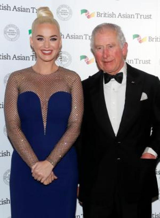 Katy Perry posa con el rey Carlos III
