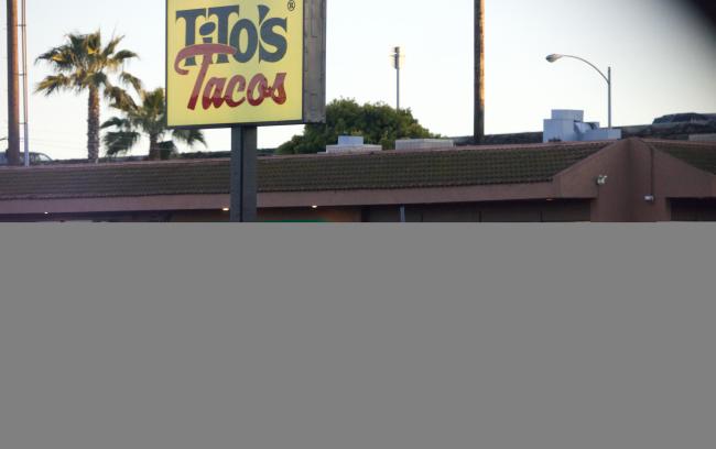 Los Alisters eligieron Titos Tacos para la noche de cita secreta