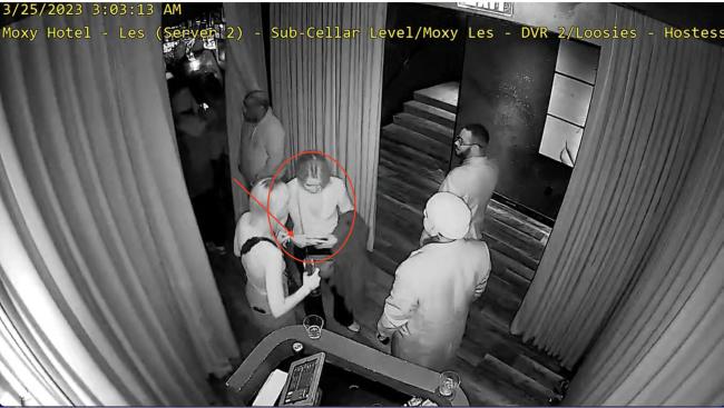 Las imagenes supuestamente muestran a la ex novia de Major de fiesta en un club nocturno justo despues de que ocurriera el presunto altercado