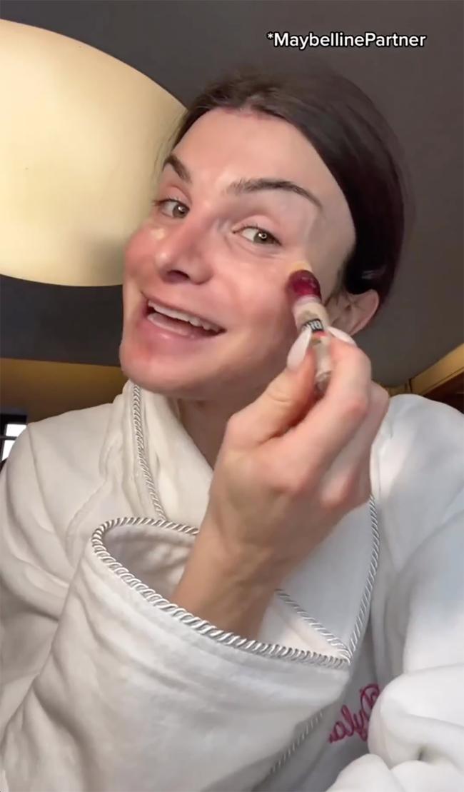 Dylan comparte videos de maquillaje belleza y citas en TikTok
