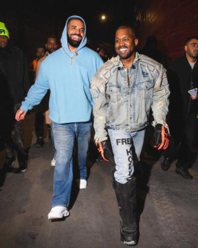Kanye West y Drake paseando juntos