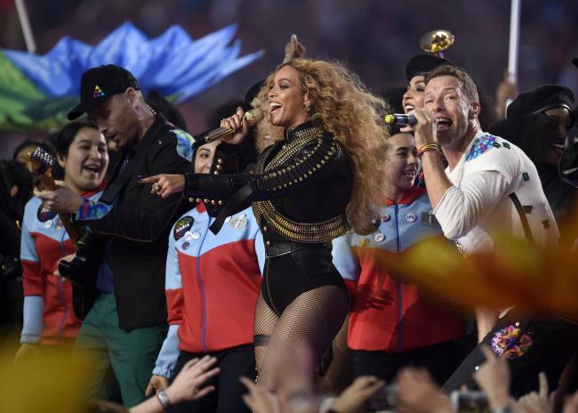 Beyonce se atrevio con su arte de unas para el Super Bowl de 2016
