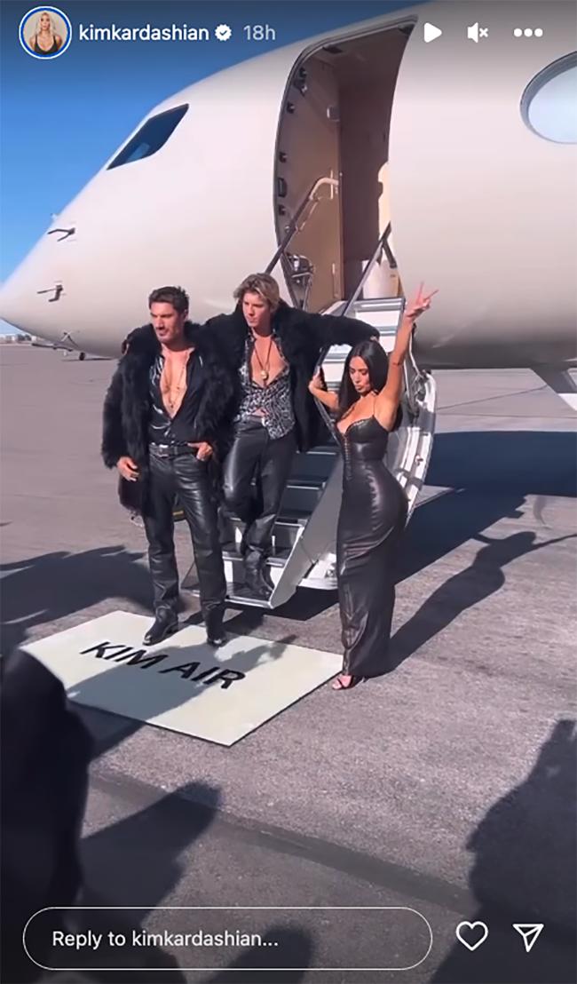 La pareja fue invitada en el avion privado de Kardashian durante el fin de semana y asistieron a un concierto de Usher