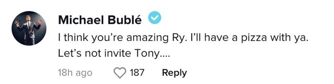 No invitemos a Tony le dijo Buble al reportero de la alfombra roja