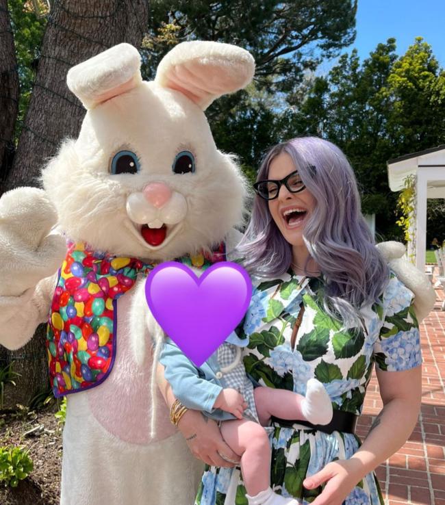 Su hija Kelly Osbourne celebro la Pascua con su bebe
