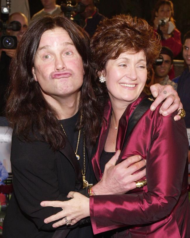 Sharon y Ozzy se abrazaron en un evento de 2000