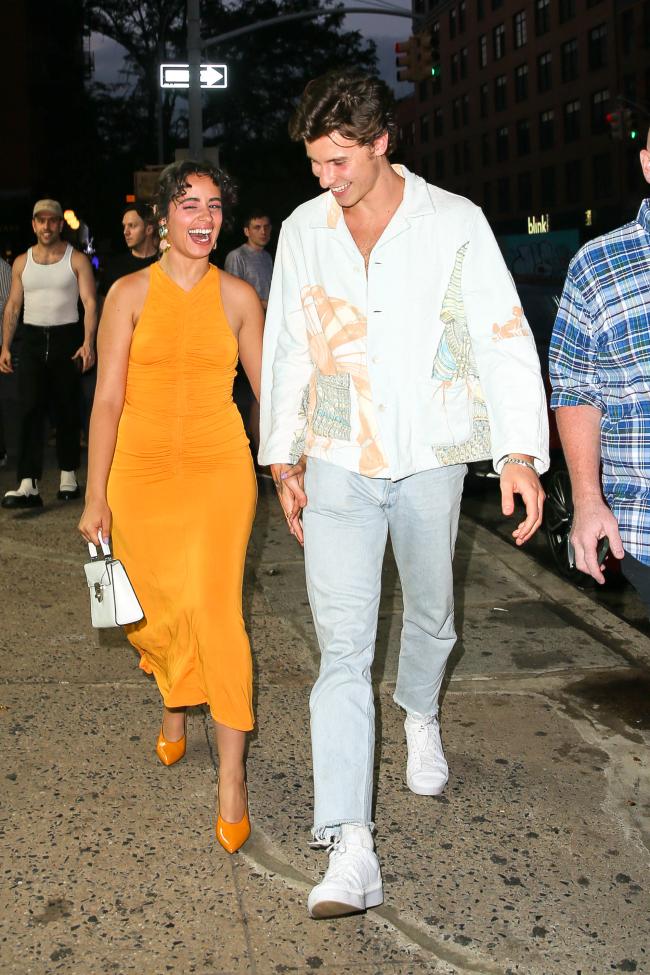 Shawn Mendes y Camila Cabello vistos aqui en 2021 no han vuelto a estar juntos a pesar de su reciente PDA en Coachella 2023
