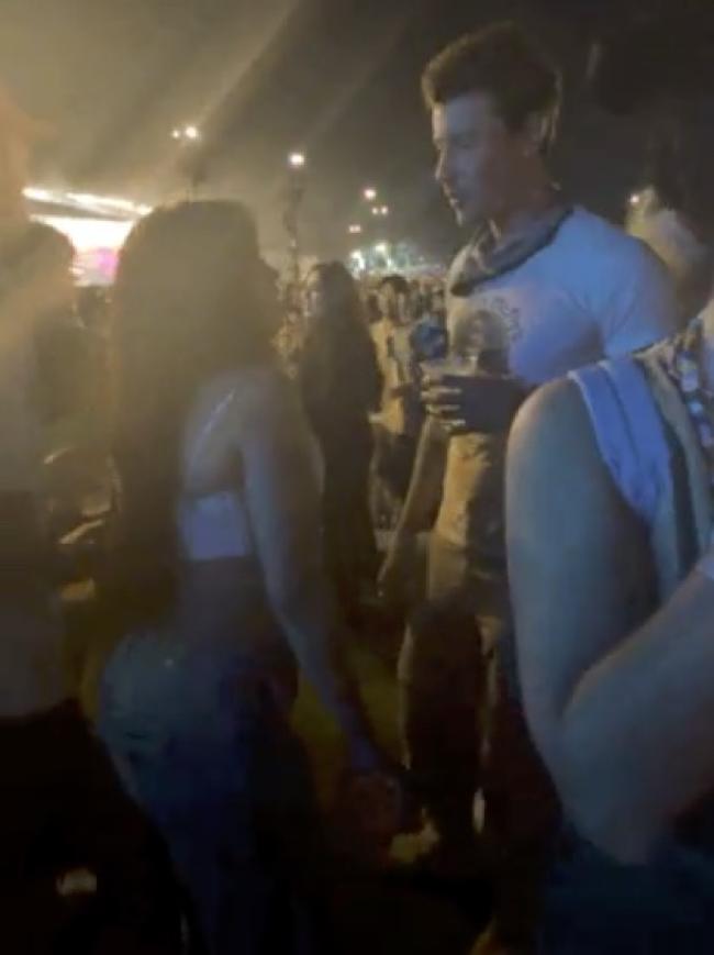 La ex pareja estaba viendo ponerse al dia en una fiesta de Coachella el viernes por la noche