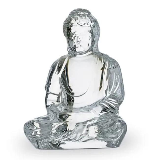 Otros obsequios notables incluyeron una costosa estatua de Buda de cristal y un plato de mantequilla de casi  1000