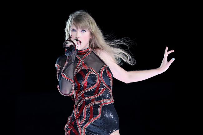 Taylor Swift ha regresado a los escenarios por primera vez desde la noticia de su ruptura con Joe Alwyn
