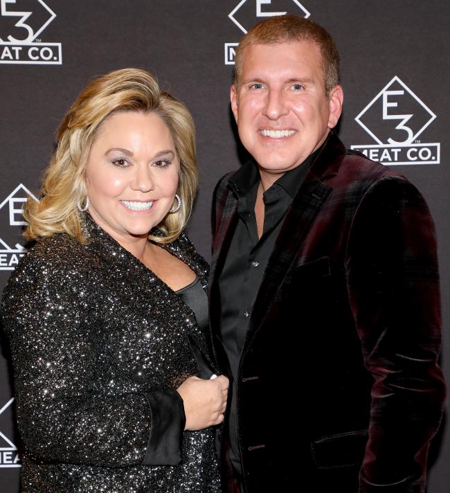 El padre de Kyle, Todd Chrisley, y su madrastra, Julie Chrisley, se encuentran actualmente en la cárcel por fraude y evasión de impuestos.