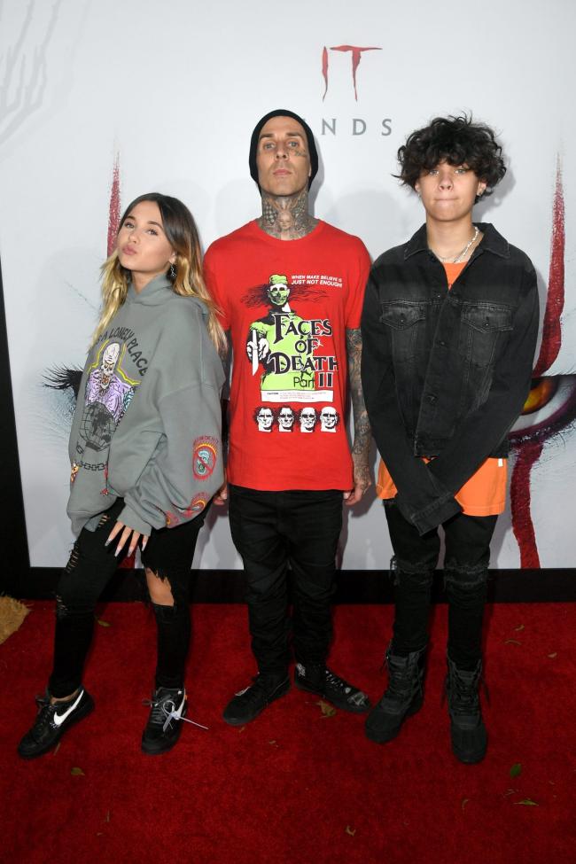 El baterista de Blink-182, Travis Barker, en la foto con su hija Alabama, de 17 años, y su hijo Landon, de 19.