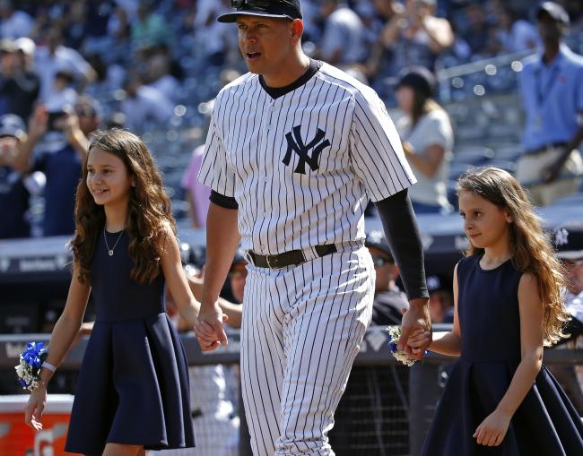 La ex estrella de los Yankees a menudo habla con entusiasmo sobre sus hijas en las redes sociales.