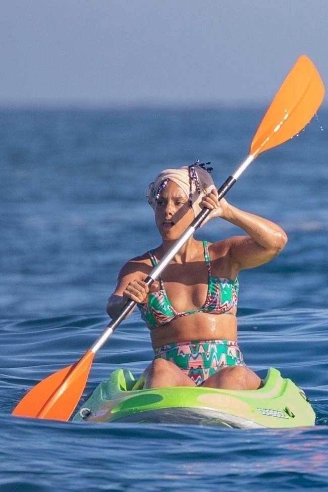 También fue vista navegando en kayak mientras estaba en Cabo San Lucas.