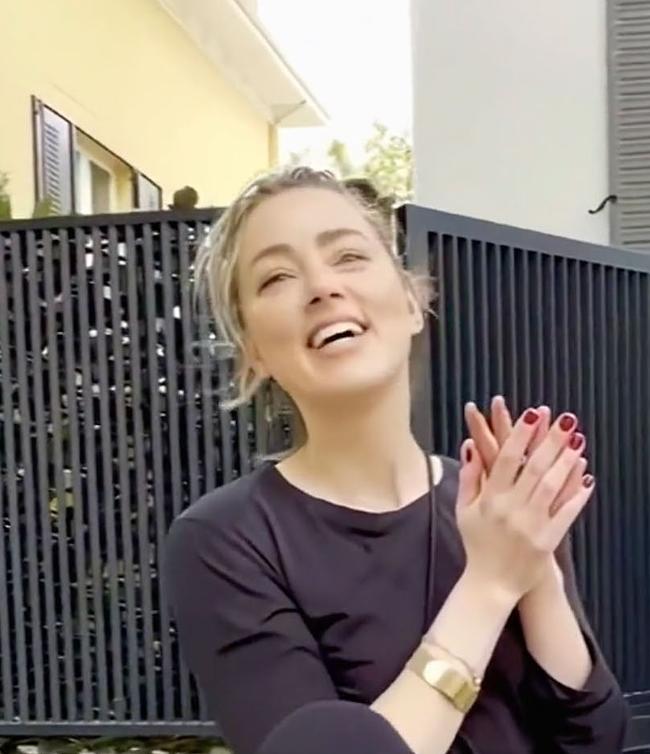 Amber Heard confirmó en un nuevo video que vive en España y que oficialmente no se ha ido de Hollywood para siempre.
