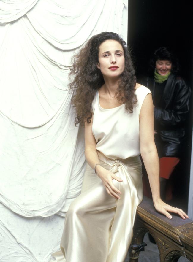 La actriz, fotografiada aquí en un evento de 1987, era conocida por sus rizos castaños.