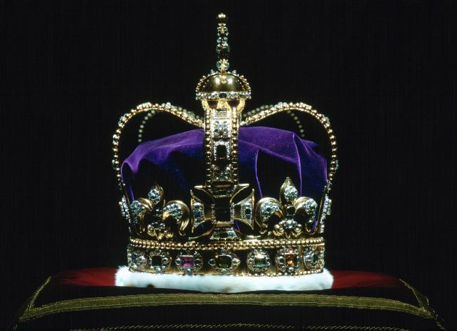 La corona de San Eduardo solo se usa en el momento de la coronacion