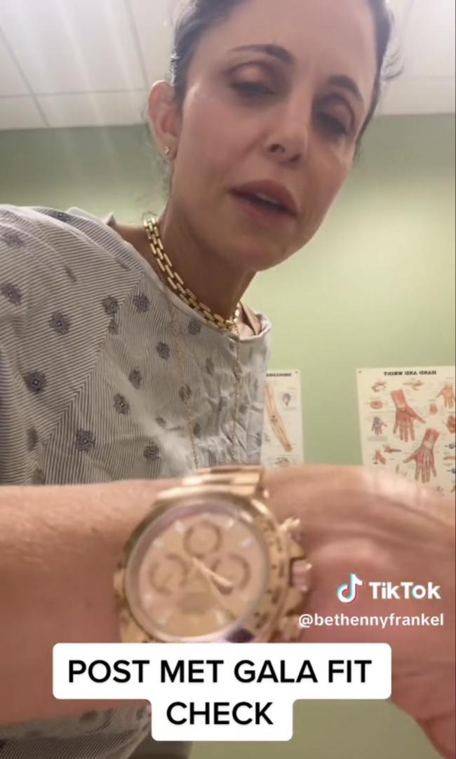 La ex estrella de Real Housewives of New York mostro su Rolex de oro rosa
