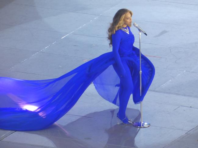 Beyoncé actuando en Londres.