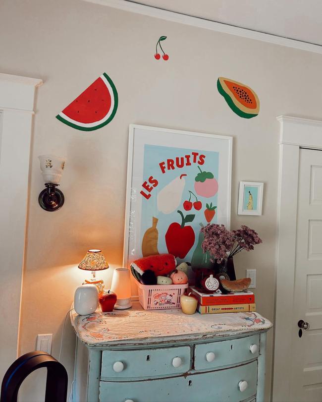 Ireland Baldwin tiene una preciosa guarderia con tematica de frutas para su pequena