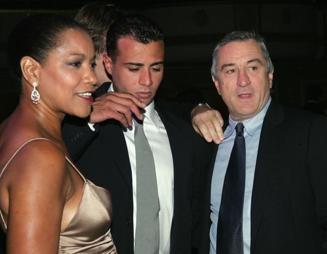 De Niro también es padre del corredor de bienes raíces Raphael De Niro, visto aquí con el actor (derecha) y Grace Hightower.